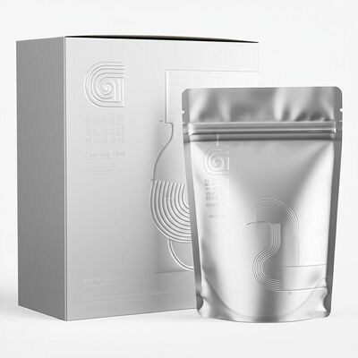 Χάρτινο κουτί συσκευασίας με ματ πλαστικοποίηση που ενσωματώνει ειδικά εφέ ανάγλυφου, χάραξης, τοπικής υπεριώδους ακτινοβολίας (UV) και τύπου σακούλας stand up, που παρέχει συσκευασία